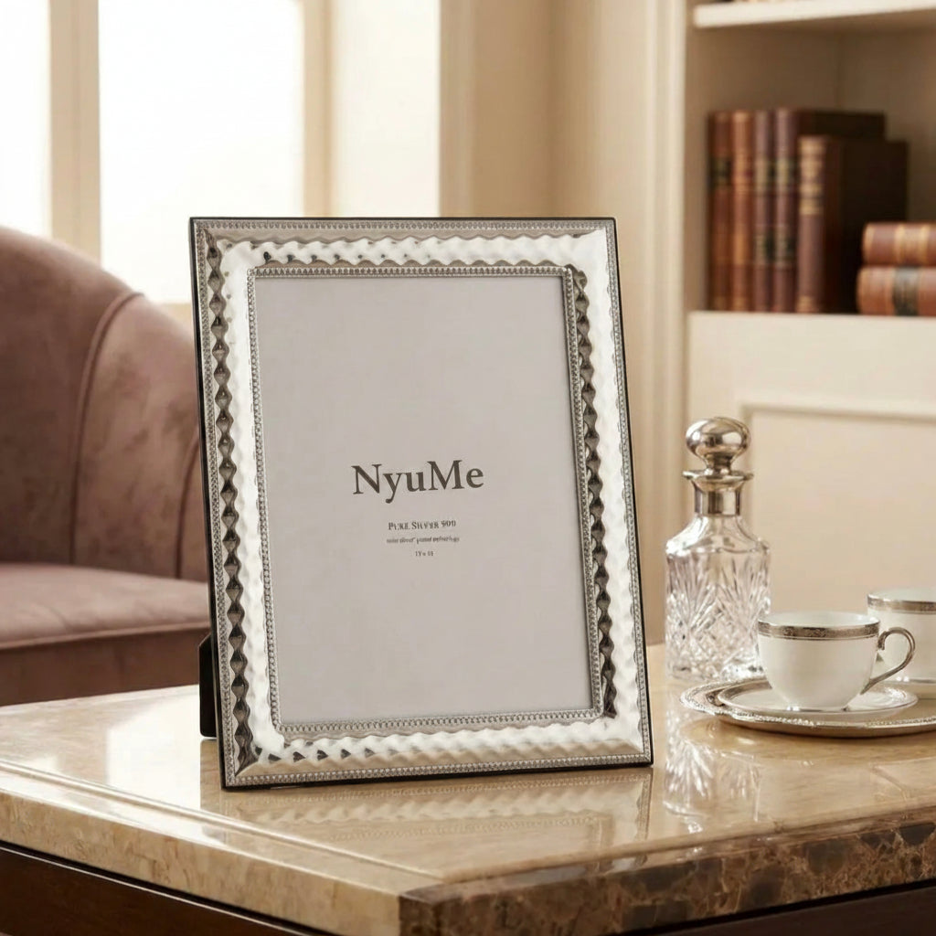 Diamond Cut Frame in 999 Silver - NyuMe