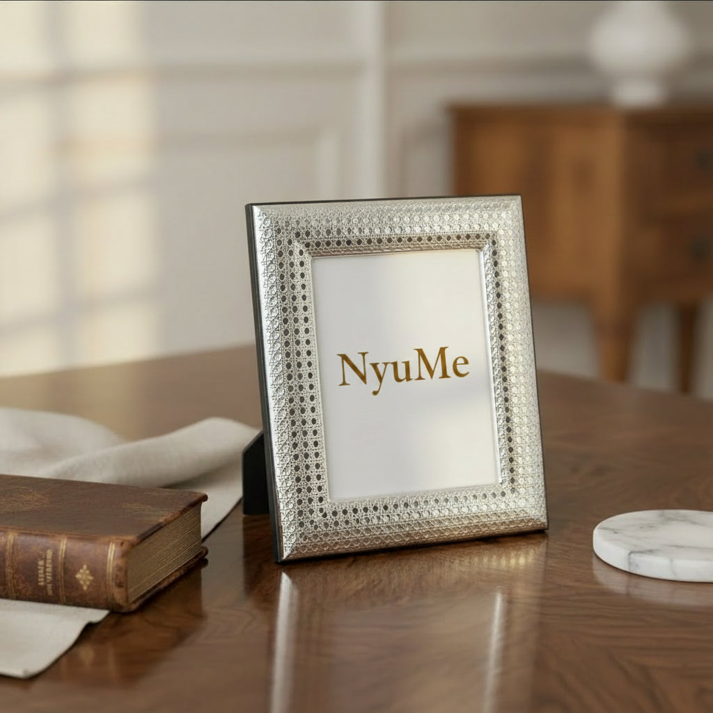 The Mirror Mesh Frame in 999 Silver - NyuMe